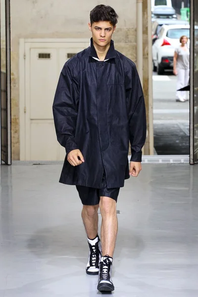 Look 3